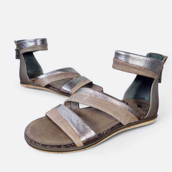 OTBT Souvenir Metallic Leather Sandals in Silver & Taupe Tan Ankle Strap Size 8 - Picture 1 of 15